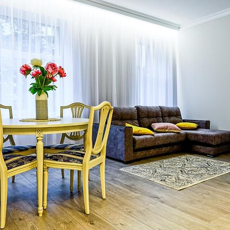 Superb Apartment In City Centre Рига Экстерьер фото